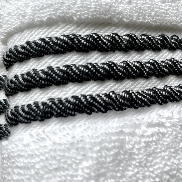 πHP~Beautiful Crisp White plush bath towel set NWT! π - Picture 5 of 12